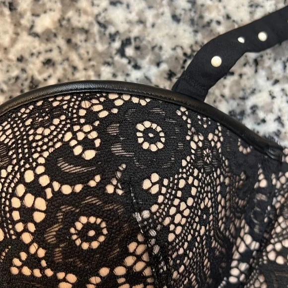 NWT Victoria’s Secret Very Sexy multiway, push-up, black lace bra - 32D - Picture 6 of 9